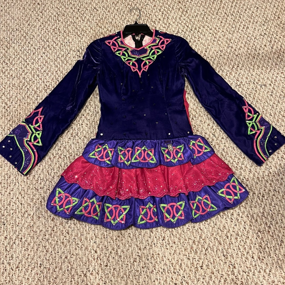 Used U14 Irish Dance Solo dress. Custom made in the US.